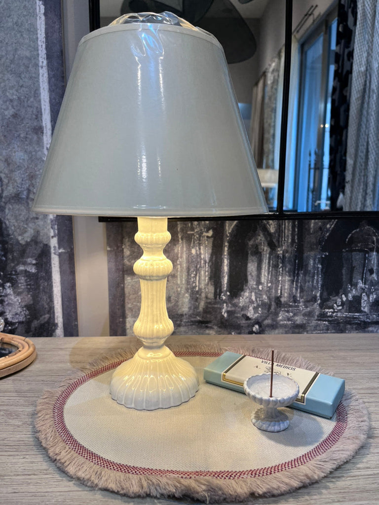 秋の夜長～テーブルランプの灯りでゆったりと