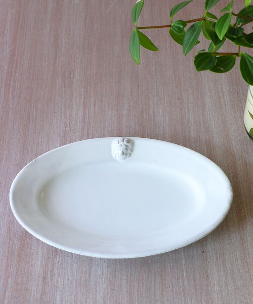 Astier de Villatte Alexandre Petit Oval Plate – Blanc de Juillet