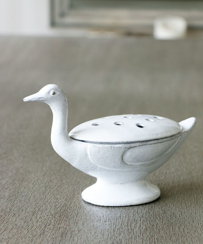 Astier de Villatte セレナ・マグ・ハートリング – Blanc de Juillet
