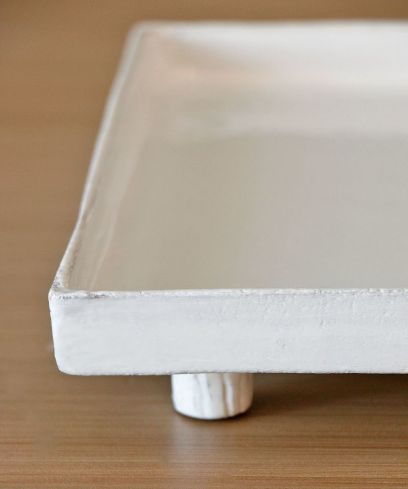 Astier de Villatte セツコ・脚付きスクエアプラッター – Blanc de Juillet