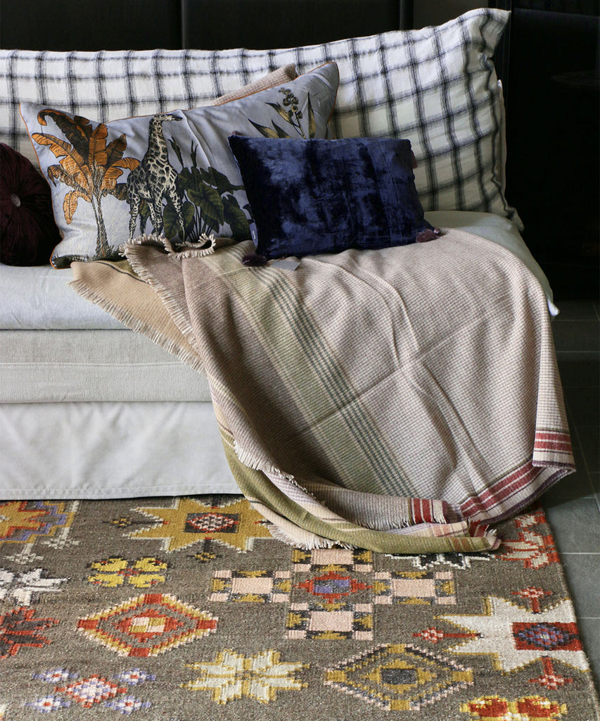 Beatrice LAVAL シルクベロアクッション・ポンポン・エディンバラブルー