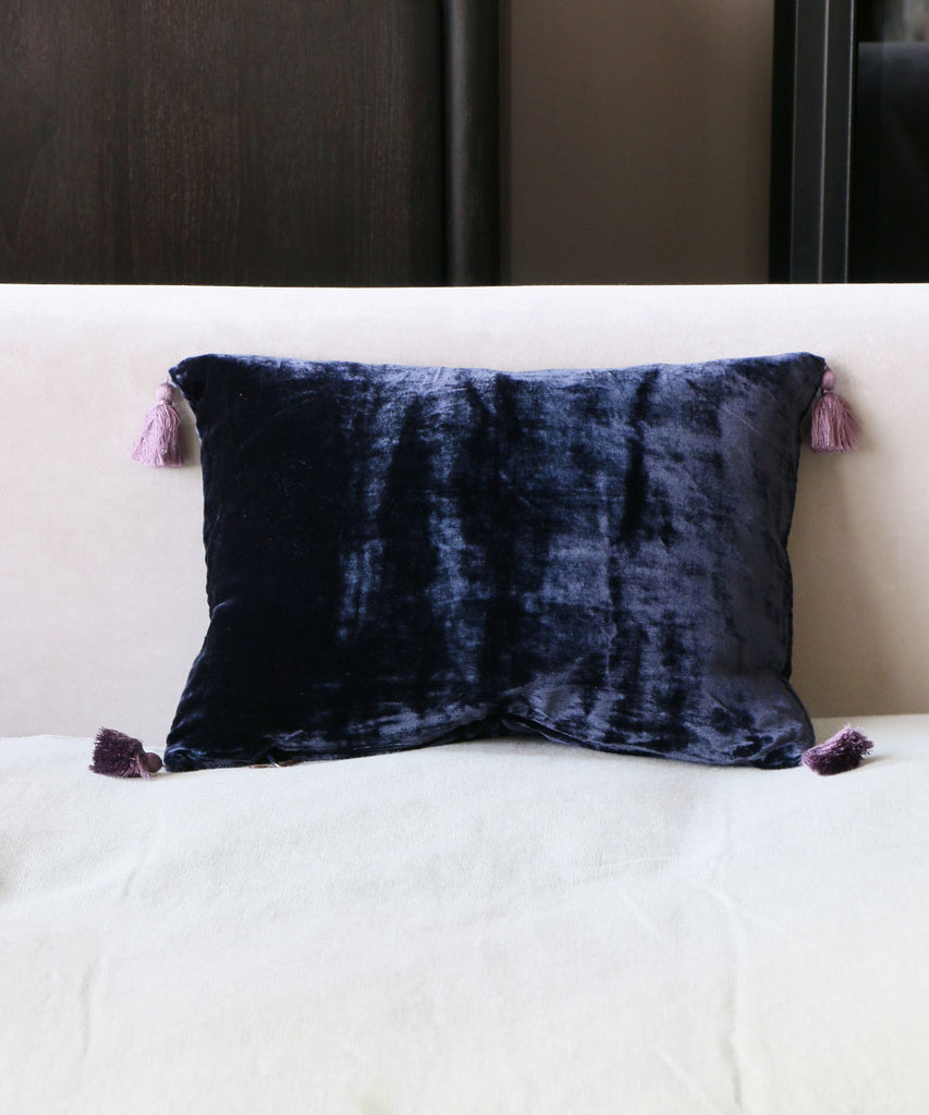 Beatrice LAVAL シルクベロアクッション・ポンポン・エディンバラブルー