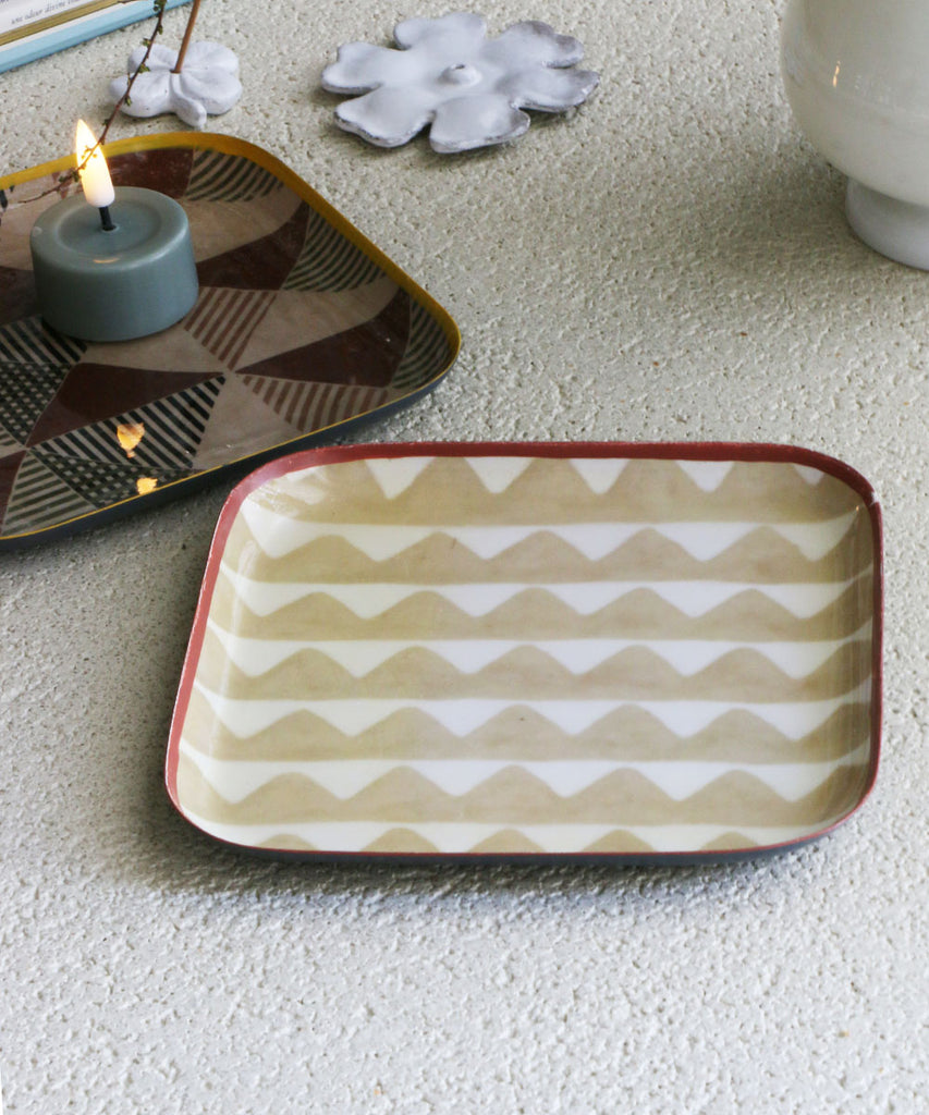 Beatrice LAVAL トレイ・アタリS・トライアングルホワイト 16×16cm