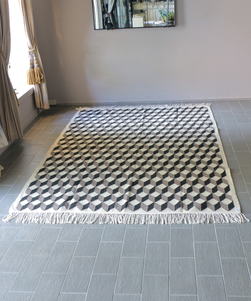 PO!PARIS キューブ・ウールキリムラグ・ブラック・240×170