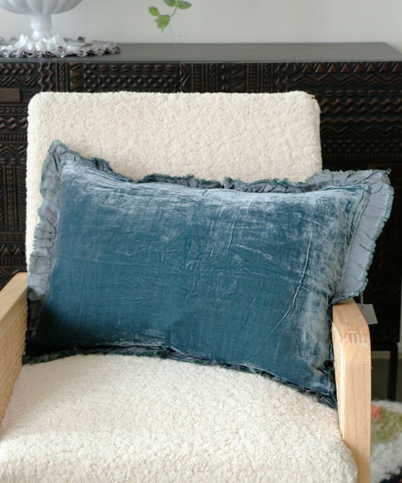 Beatrice LAVAL silk velor cushion 40x60, ruffles, iron blue 15